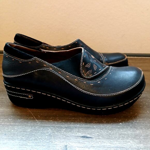 L'Artiste Spring Step Burbank Blue Leather Clogs Tooled Floral Pattern - Picture 3 of 6